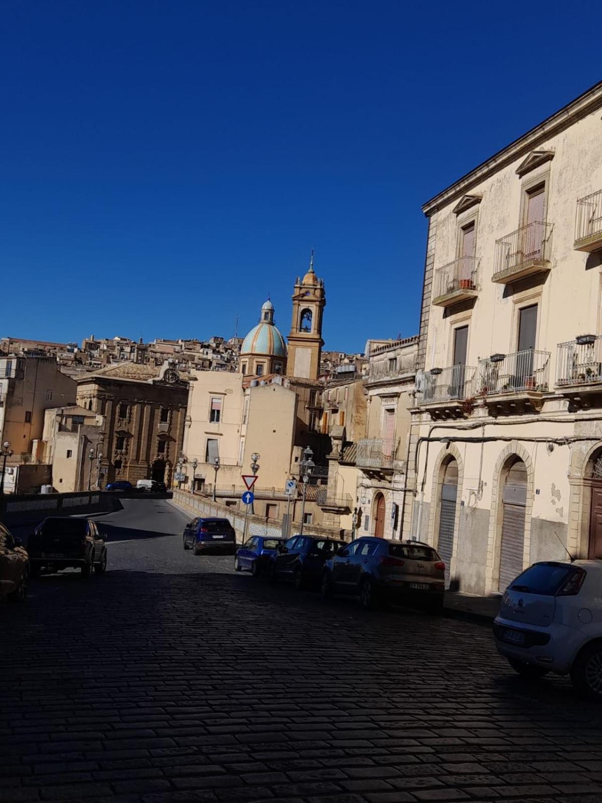Casa Vacanze In Centro! Caltagirone Exterior photo